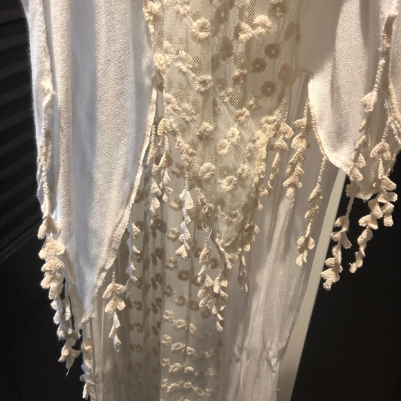 Cream colored scarf with stitching detail - Picture 4 of 4